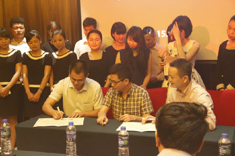 签订【三迪•创富广场】营销目标责任状